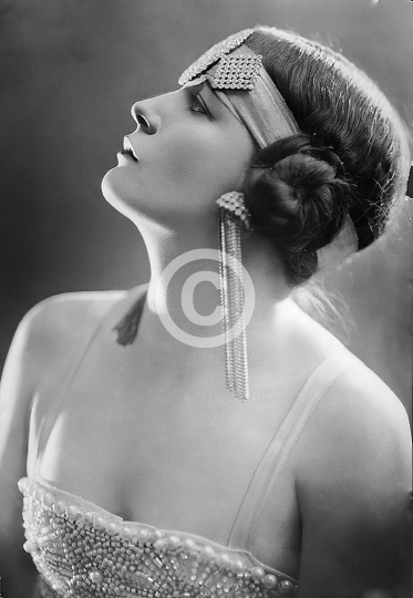 Classic flapper girl, ca. 1920s