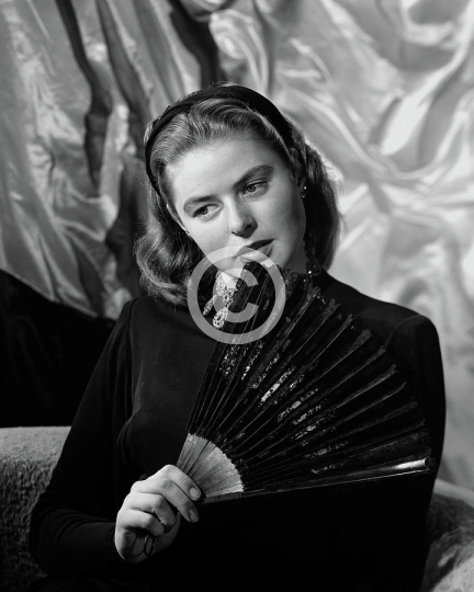 Ingrid Bergman Posed With Fan